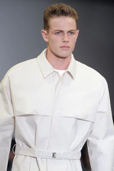 Look 32